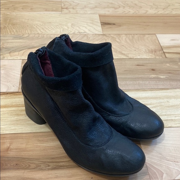 Elegant Black Women's Ankle Boots - Picture 2 of 15